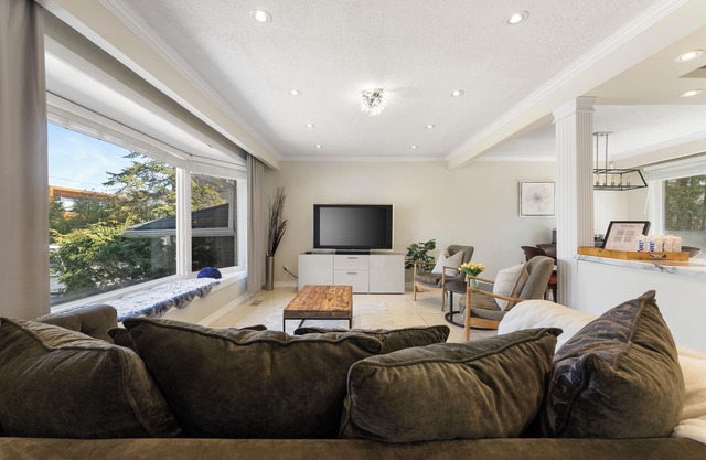 Big Family Home with 5 Bedroom/3 Bathroom(sleep 11+)
