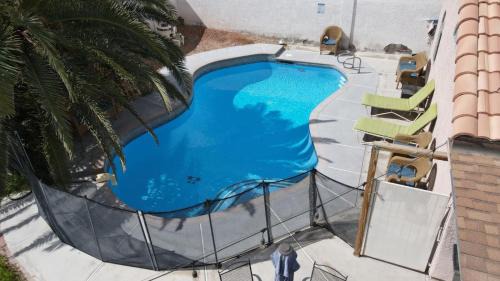 Big Family Retreat with Pool and RV parking