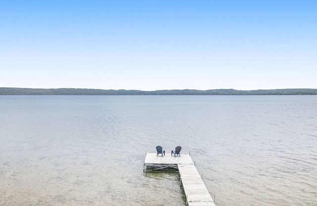 Big Glen Lake - Large Waterfront Home
