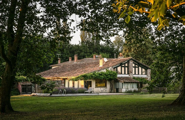 BIG HOUSE LIGHT