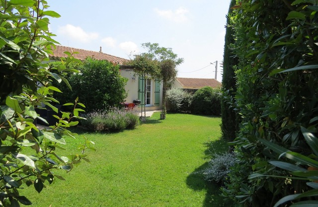 Big independent house with garden and swimming pool