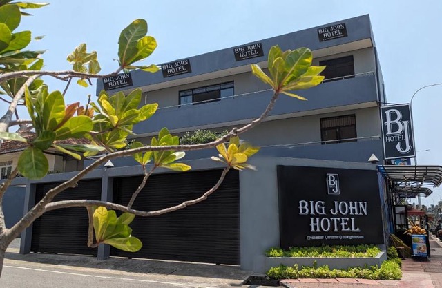Big John Hotel