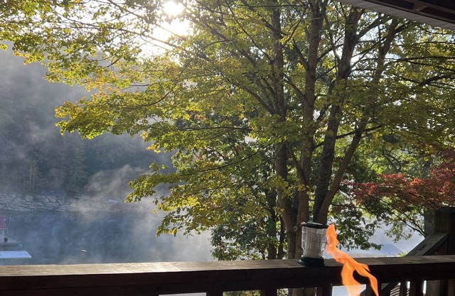 Big Private Dock! 3 BRM, 2 Bath house 64 steps from the water, WIFI.