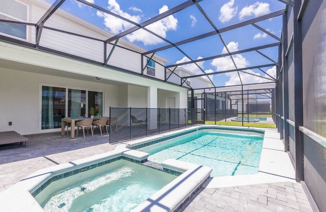 Big Savings in September! 8BR Windsor Cay Retreat | Sleeps 16+