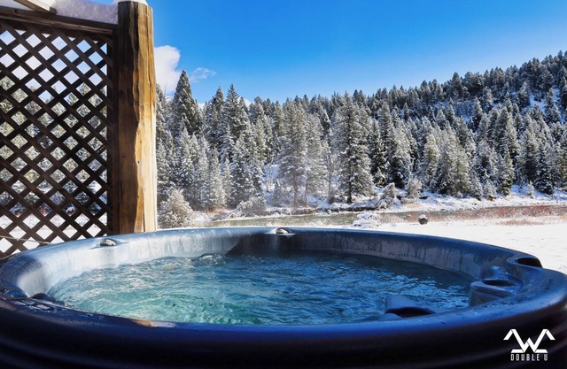 Big Sky - BIG Cabin! Your Winter Dreamland! Stunning, Huge Home on the Gallatin
