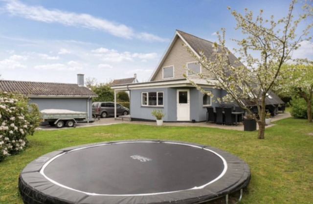 Big villa near MØNS KLINT stege with Trampoline