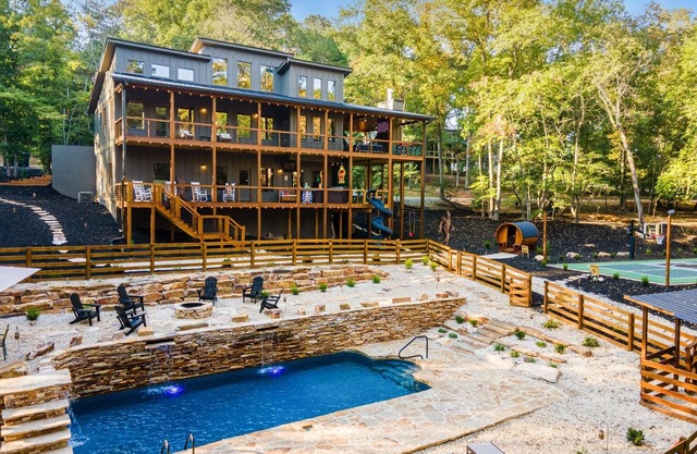 Bigfoot Cabin: Heated Pool+Sport Court+Sauna+Hot Tub+Game Room+Deck+Play Place