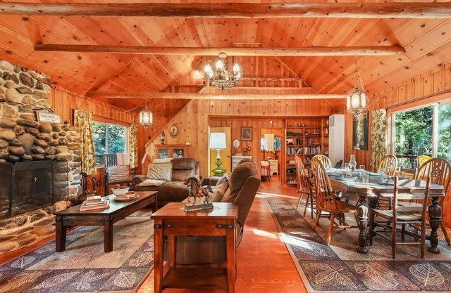 Bigfoot Hideaway – Spacious 5BR Cabin w/Lake Access & Game Area in Twain Harte