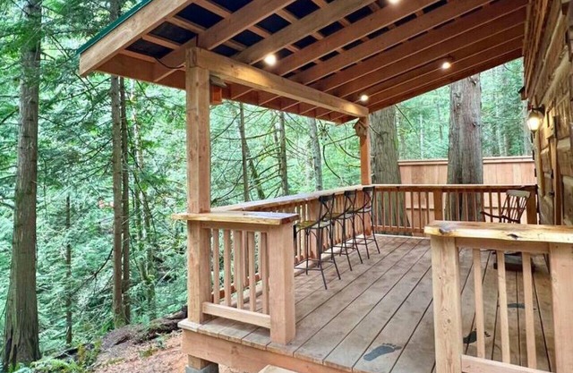 Bigfoot’s Bungalow | Fire Pit-Woodstove-Large Deck