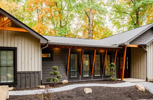 Bigfoots Retreat: WiFi/Hot Tub/Pool Table