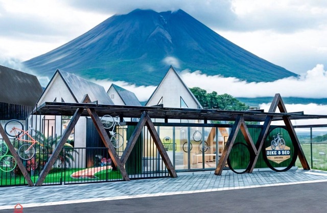 Bike & Bed - The Captain (El capo), Bike & Bed - The Captain (El capo)