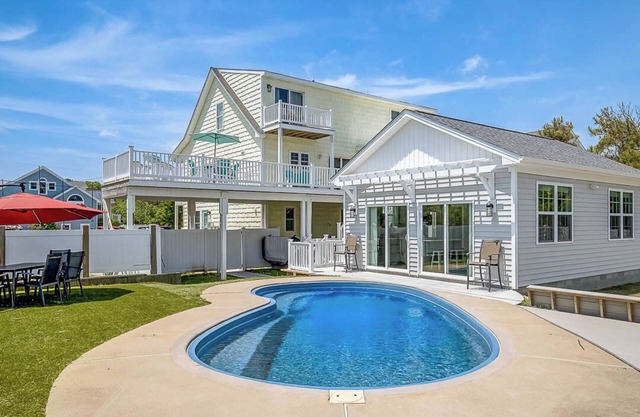 Bikini Blonde | 715 ft to the beach | Private Pool and Hot Tub