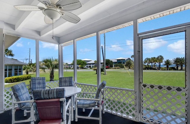 Bill Smith House B - great location with ocean views