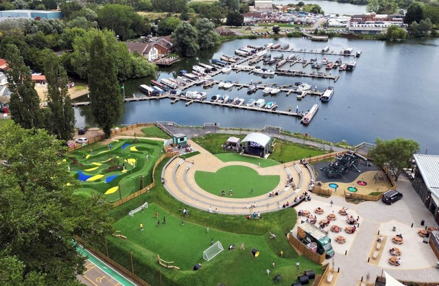 Billing Aquadrome Silver 3 Bed Caravan KM35