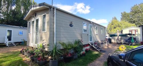 Billing Aquadrome , Poplar ,2 bedrooms caravan, KM12