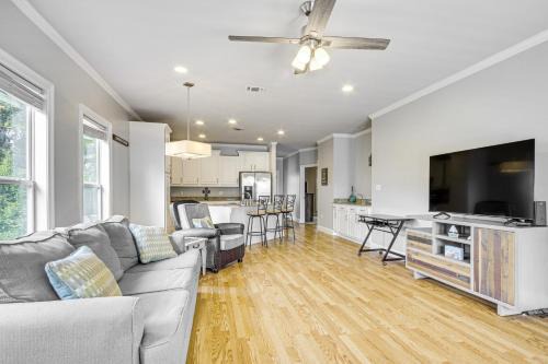 Biloxi Condo with Community Pool about Half-Mi to Beach!