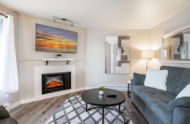 Birch Bay Charming Condo with Hot Tub - 109
