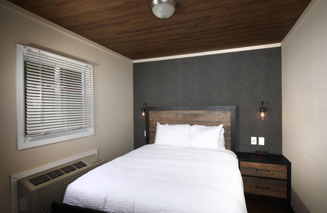 Birch Cottage - 3 Br - on Beautiful Sparrow Lake