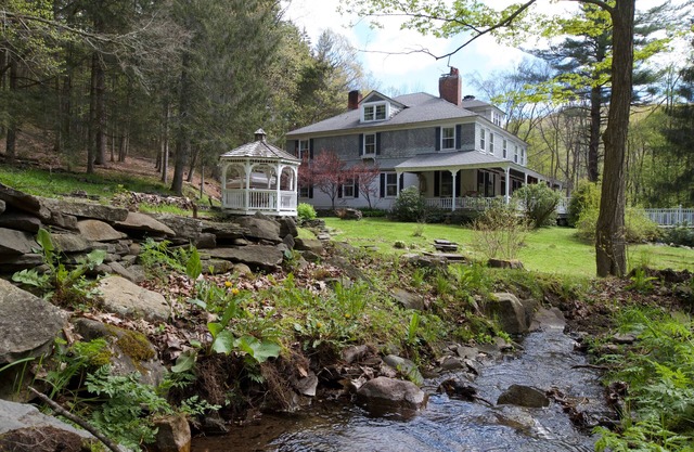 Birch Creek Retreat ~ 8br, 8ba, New Hot Tub + Sauna