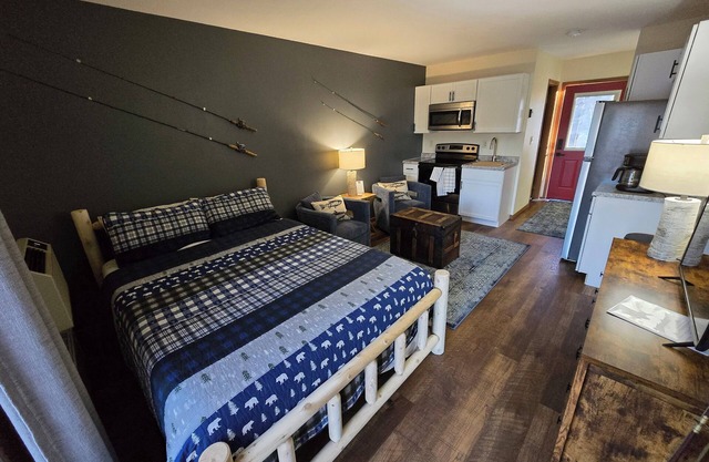 Birch Point Resort Condo #17 - Nelson Lake, Hayward Wi