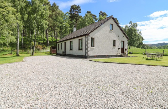 BIRCHBANK, character holiday cottage in Grantown-On-Spey