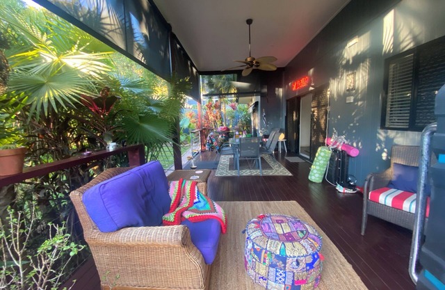 Bird Watchers Tropical Paradise. Family & Pet Friendly Oasis