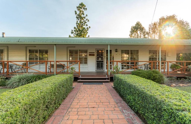 Birds 'n' Bloom Cottages