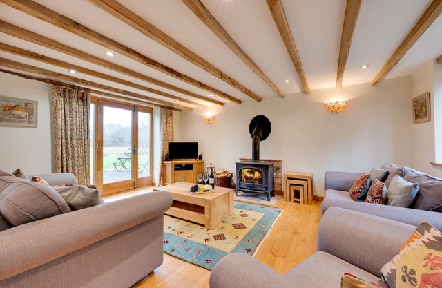 Birdsong Barn - Two Bedroom House, Sleeps 4