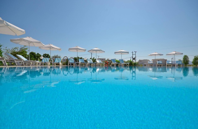 Birikos Hotel & Suites