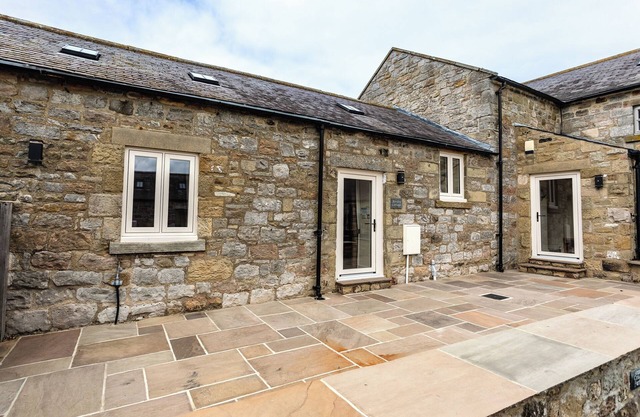 BIRSLEY COTTAGE, pet friendly, country holiday cottage in Alnwick