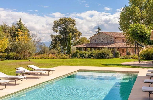 Bisenzio Farmhouse - Six Bedroom Villa, Sleeps 12