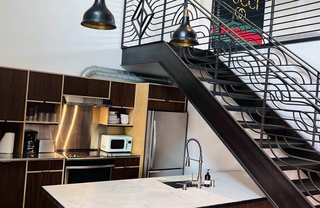 Bishop Arts Hotel Penthouse Suite 8