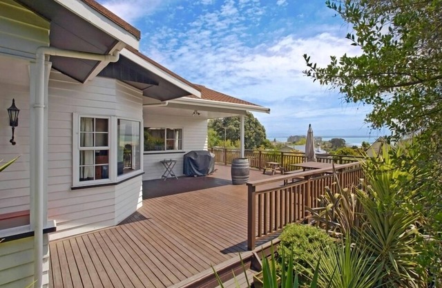 Bisley Holiday House overlooks Nelson’s beautiful Tahunanui