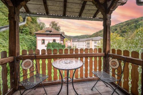 Bismarck Apt mit schönem Balkon