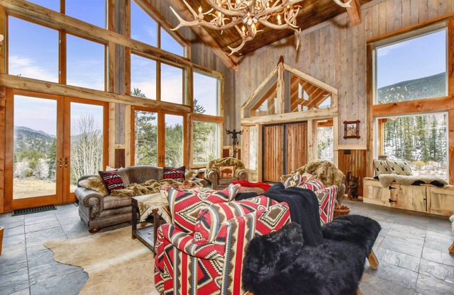 ⛷⛰☀ Bison Peak Lodge ☀⛰⛷nPremier Rocky Mountain Wilderness Lodge on 37 Acres