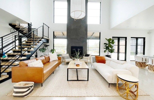 Black Barn Ranch 2.5 Acres W/Pool Near Downtown