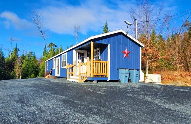 Black bear cabin* Direct Snowmobile Access* Wildlife Viewing