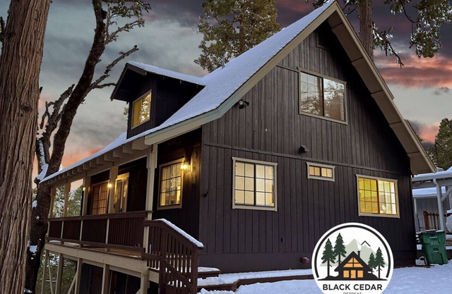 Black Cedar Retreat-Modern Cabin A/C Fast Wi-Fi Gaming Bunkroom