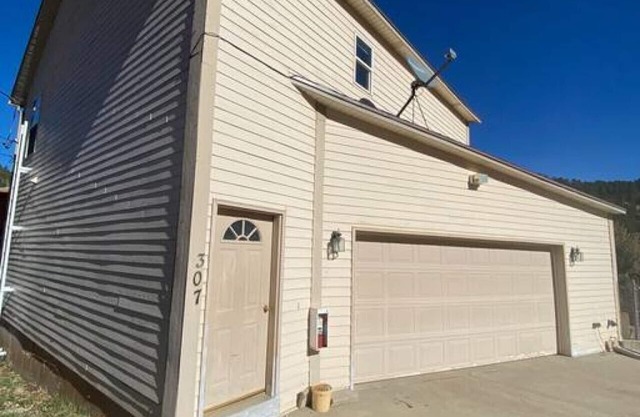 Black Hills Haven | Cedar Glen – Unit 3 · A Vensérra Retreat near Mount Rushmore