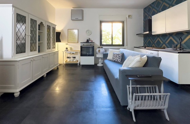 Black & White - Apartment Wifin