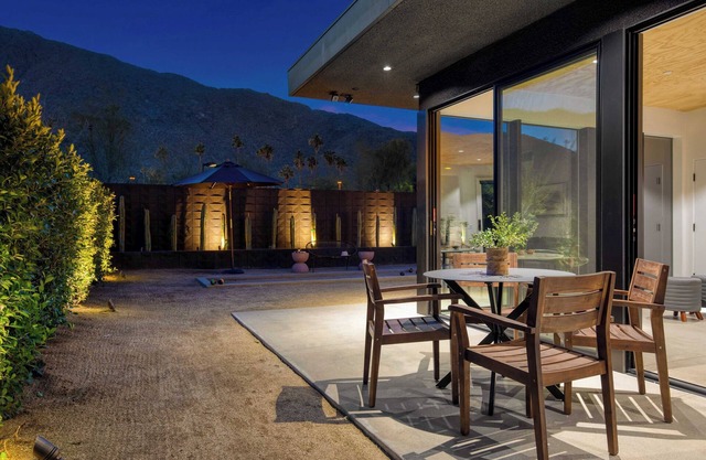 Blackhaus C: 4 Bedroom Suite by Avantstay 4-room Retreat
