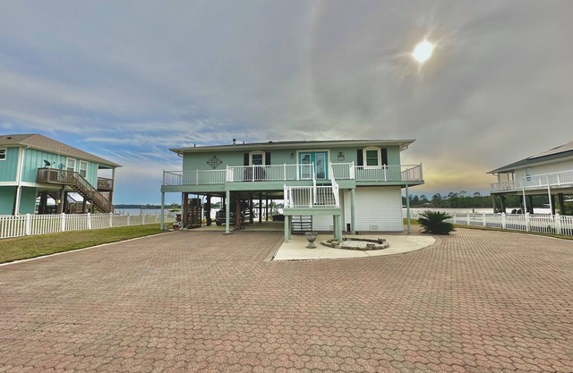 Blackwater Bay Bungalow - Pet friendly waterfront home!