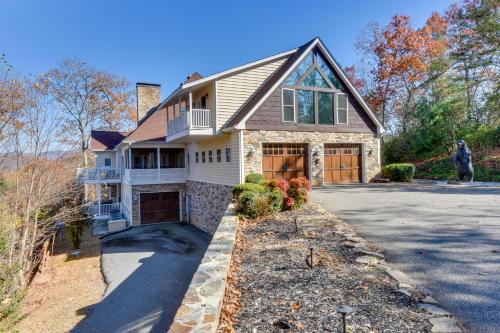 Blairsville Mansion with Hot Tub, Casino and Games!