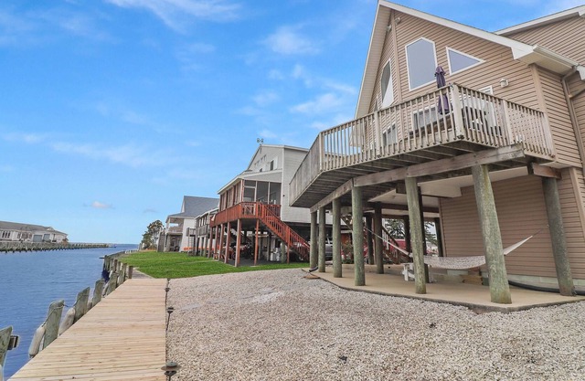 Bliss by the Bay, pet friendly waterfront home with fireplace