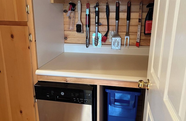 Blooming Point Beauty on Tracadie Bay. Family & dog-friendly waterfront cottage!