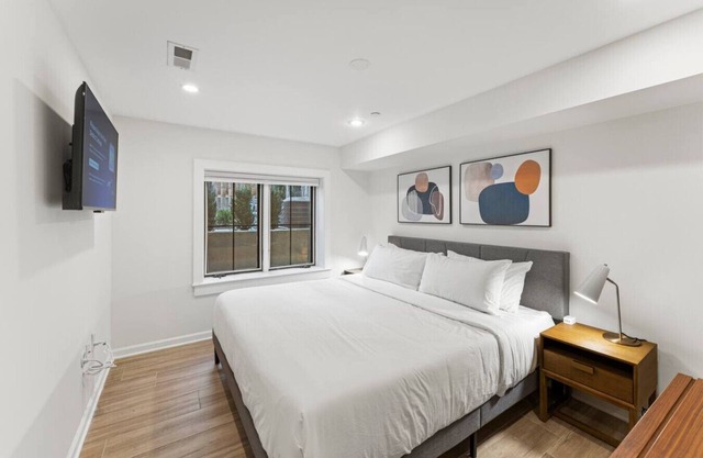 Bloomingdale Mid-Century Condo 2BR/1BA by DCottage