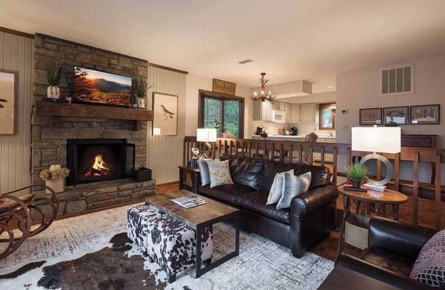 Blowing Rock, Chetola Resort Mountain Chic condo - close to Main Street