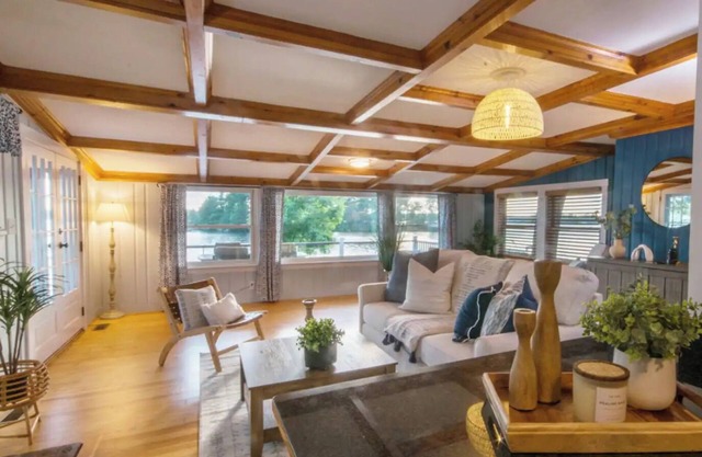 Blu Heaven a Place in Lakeville! nLakefront property - steps from water!