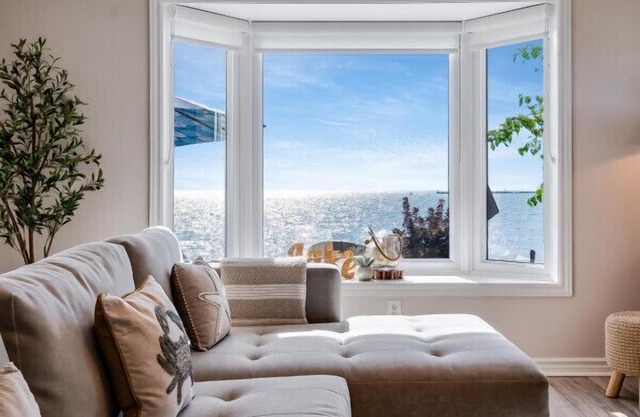 Blu on the Lake - 3 bedroom, 2 Bath Luxurious Cottage on Lake Erie