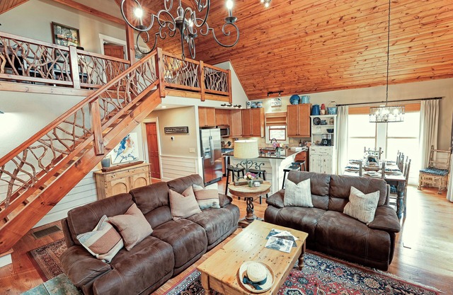 Blue Bird Bungalow - Mountain Retreat w/large Screened Porches